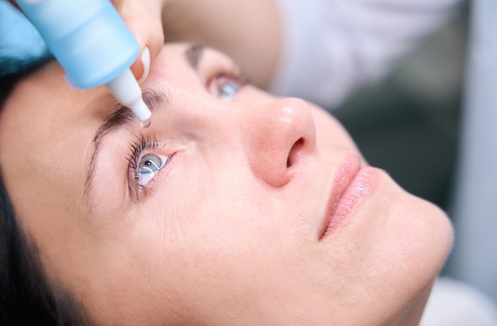 A qualified oculist prepares a woman for a retinal exam.